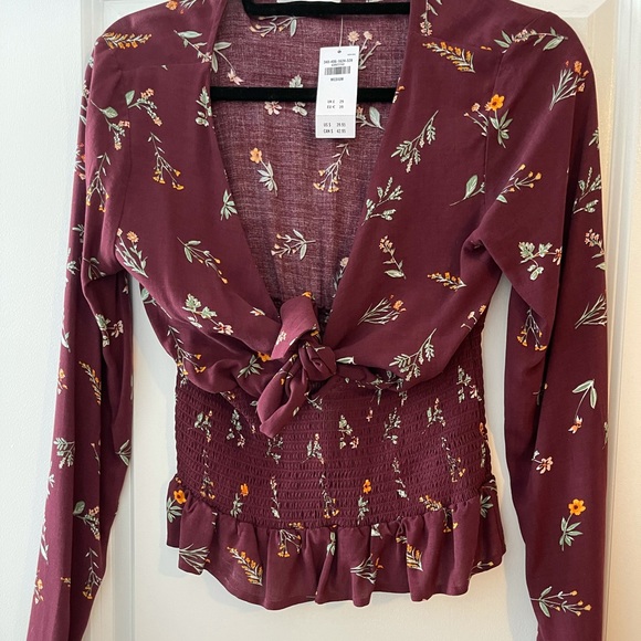 Hollister top NWT - Picture 2 of 2